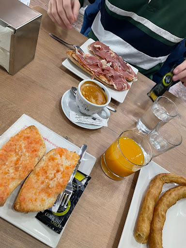 Cafetería Restaurante Silhantro — GASTRONOMIA en Granada
